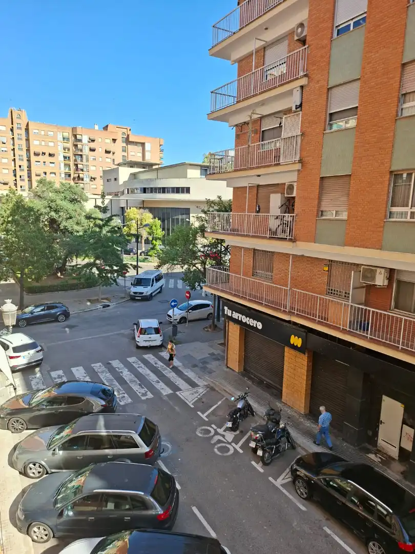Vista exterior de Pis en venda en Valencia amb Balcó