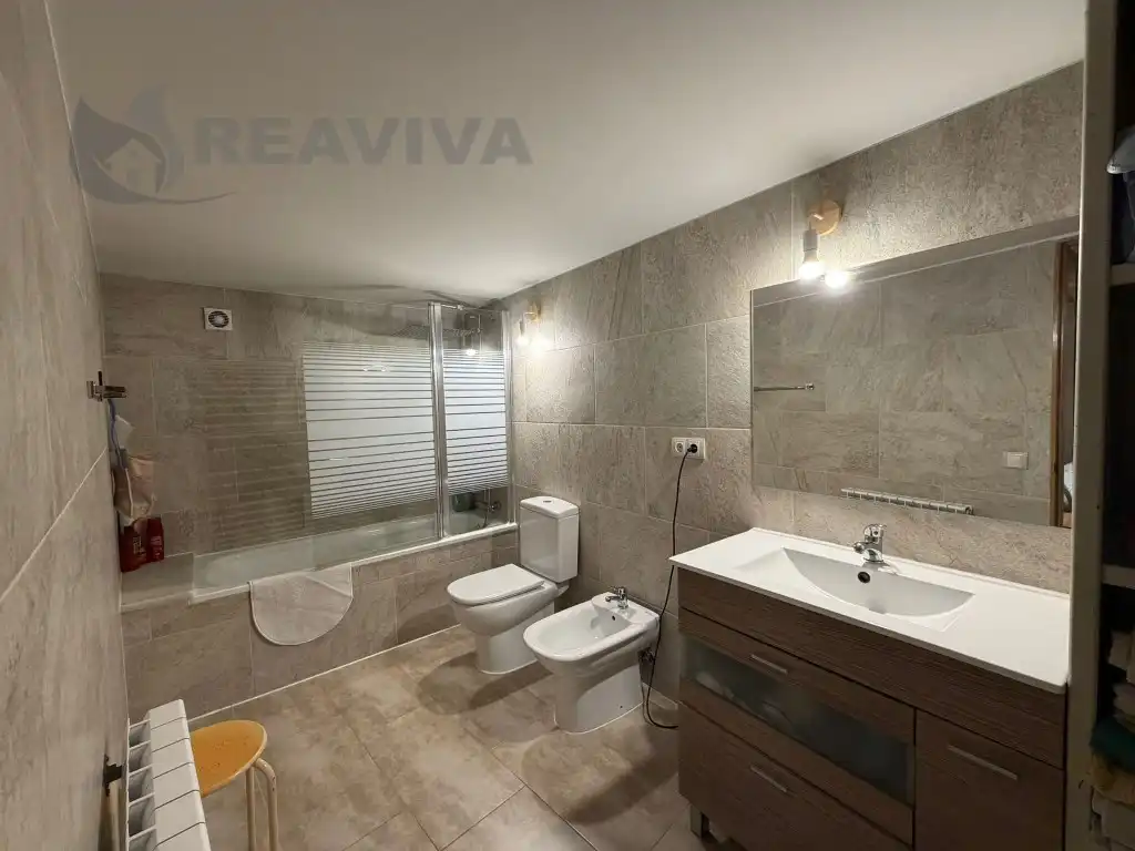 Bathroom of Houses for sale in La Seu d'Urgell  with Air Conditioner and Oven
