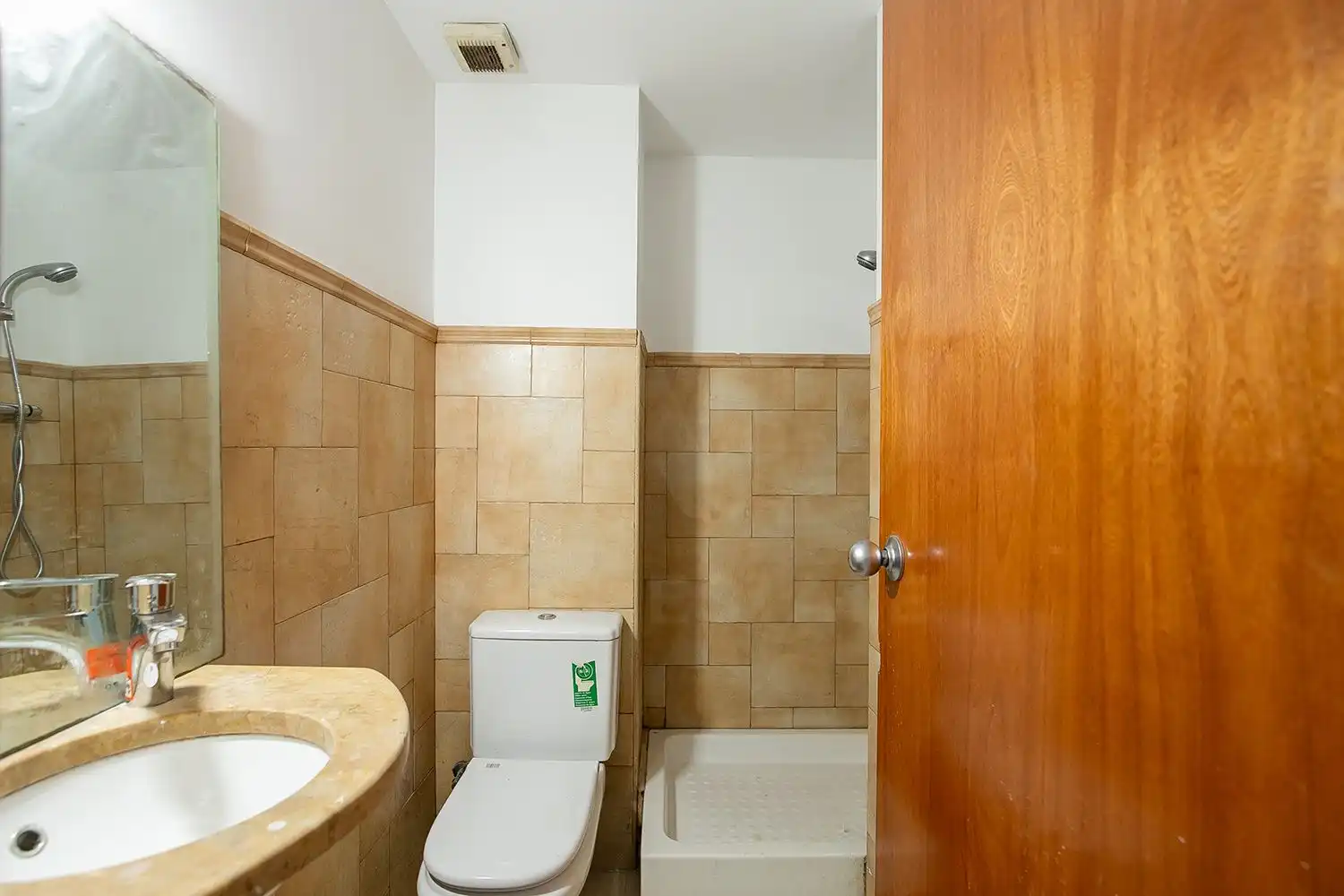 Bany de Local en venda en Barcelona