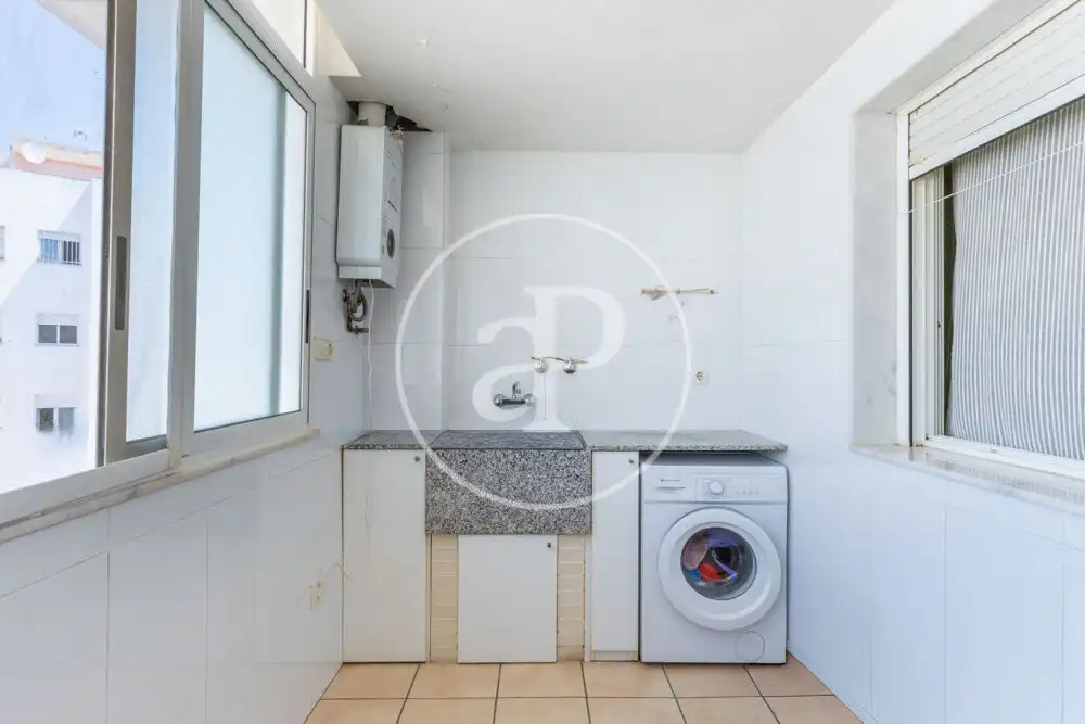 Piso en venta en Avinguda Cardenal Vicent Enrique I Tarancó, Piscinas