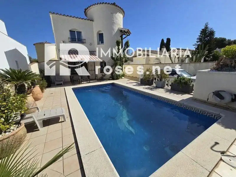 Casa con piscina en venta en Pení, imagen 3