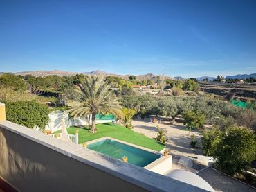 Chalet con piscina en venta en Partidas de Alicante