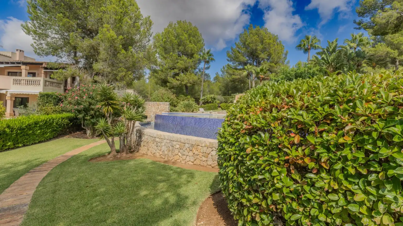 Jardí de Casa o xalet en venda en Calvià amb Aire condicionat, Piscina i Piscina comunitària