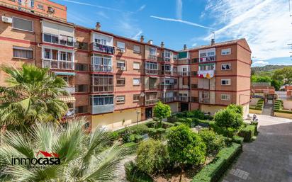Vista exterior de Pis en venda en  Granada Capital amb Calefacció, Terrassa i Traster