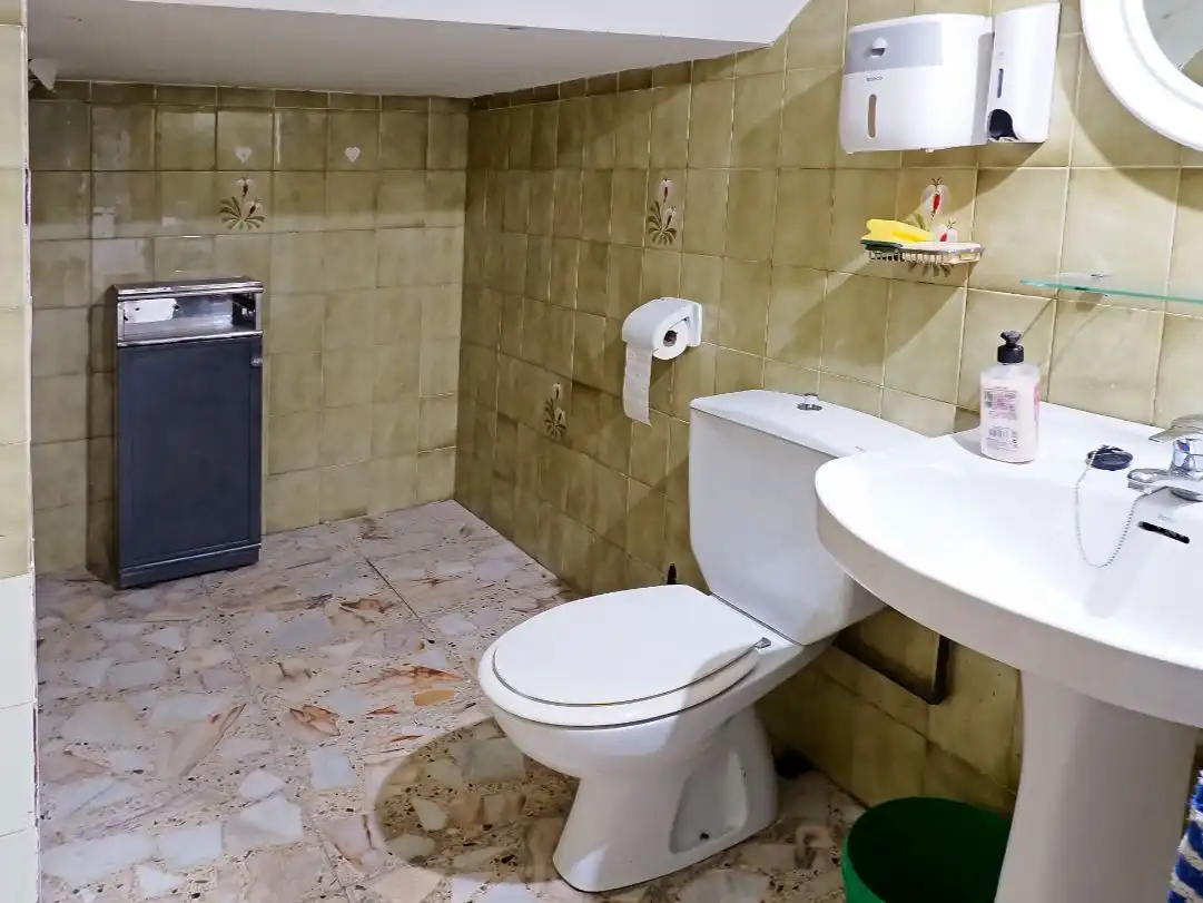 Bathroom of Commercial properties for sale in Cebreros  with Air Conditioner and Furnished