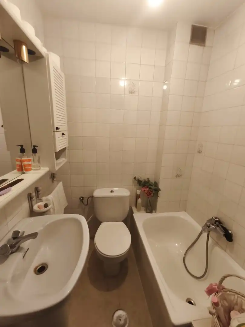 Bathroom of Flat for sale in Ourense Capital   with Heating, Parquet flooring and Storage room