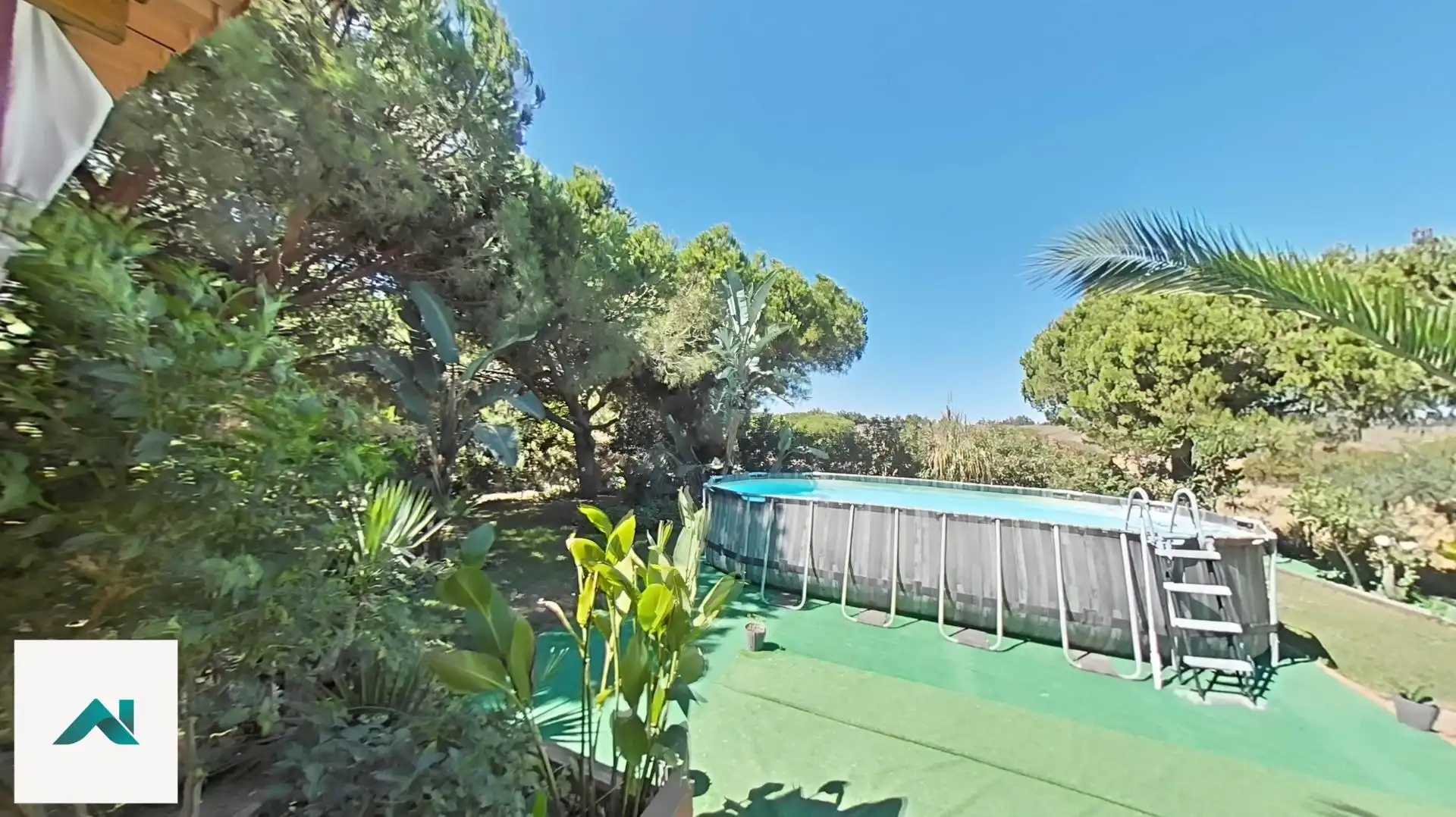 Schwimmbecken von Country house zum Verkauf in Isla Cristina mit Klimaanlage, Heizung und Privatgarten