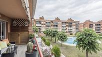 Exterior view of Flat for sale in Sant Cugat del Vallès  with Air Conditioner, Terrace and Swimming Pool