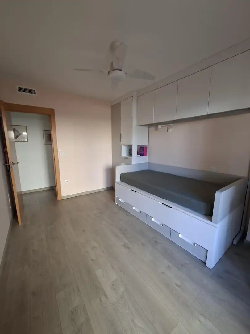 Habitación de Planta baja en venta en Paterna con Aire acondicionado, Calefacción y Jardín privado