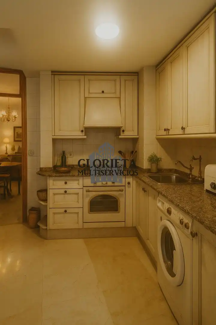 Cocina de Piso en venta en Vigo  con Calefacción, Trastero y Amueblado