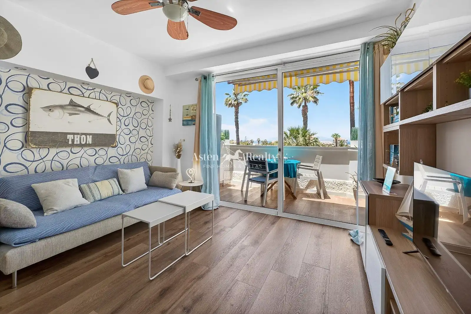 Living room of Commercial properties for sale in Arona