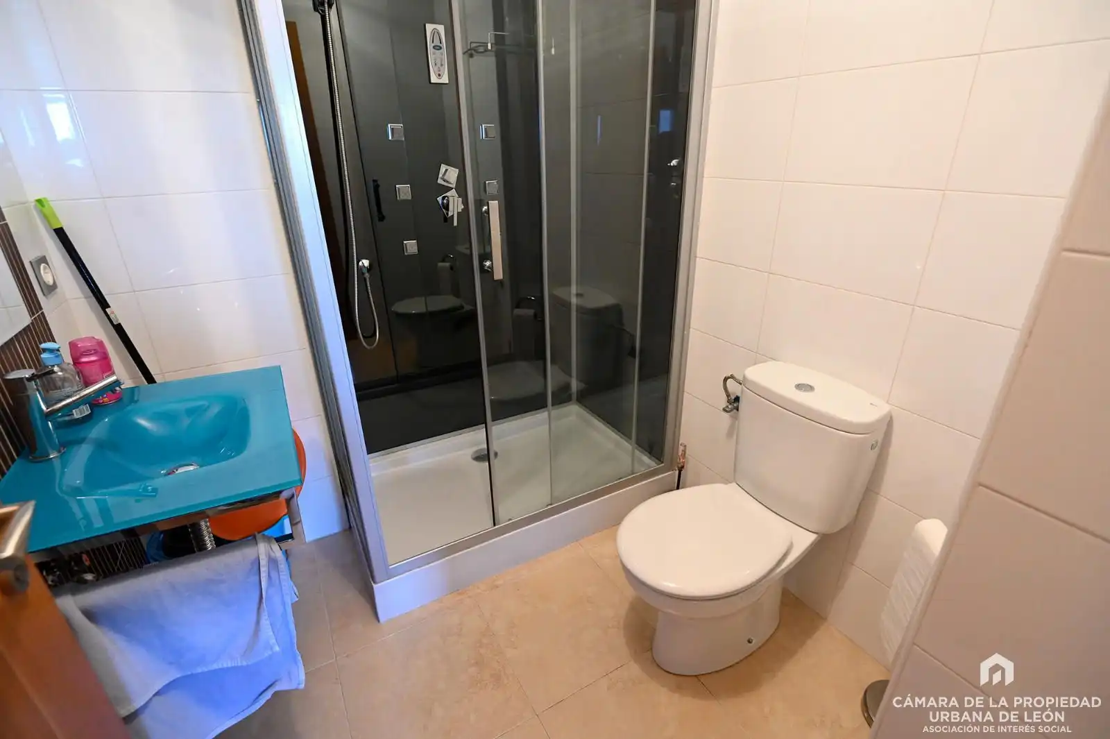 Baño de Piso de alquiler en León Capital  con Calefacción, Terraza y Amueblado