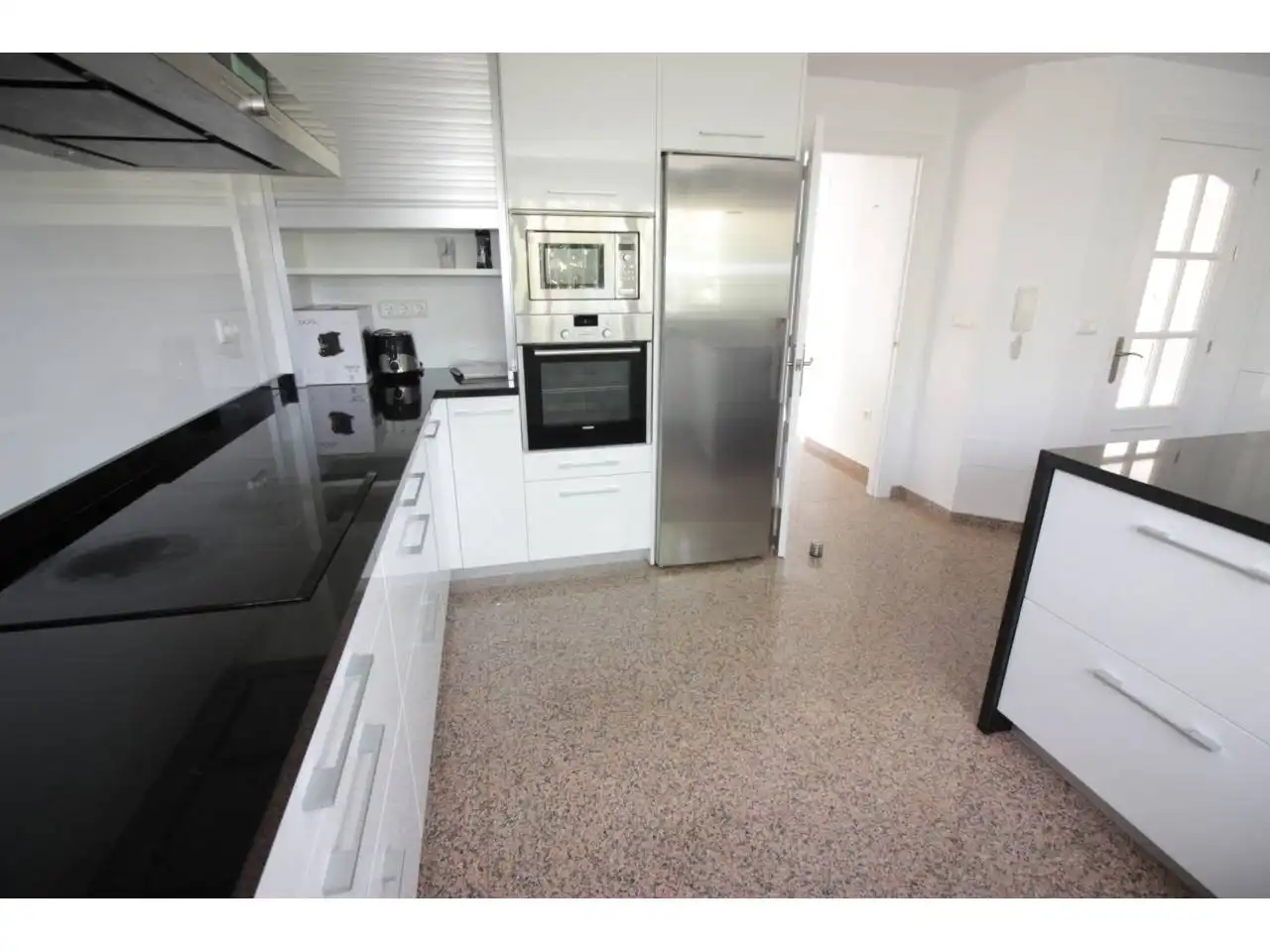 Cuina de Casa o xalet en venda en Roquetas de Mar amb Aire condicionat, Jardí privat i Terrassa