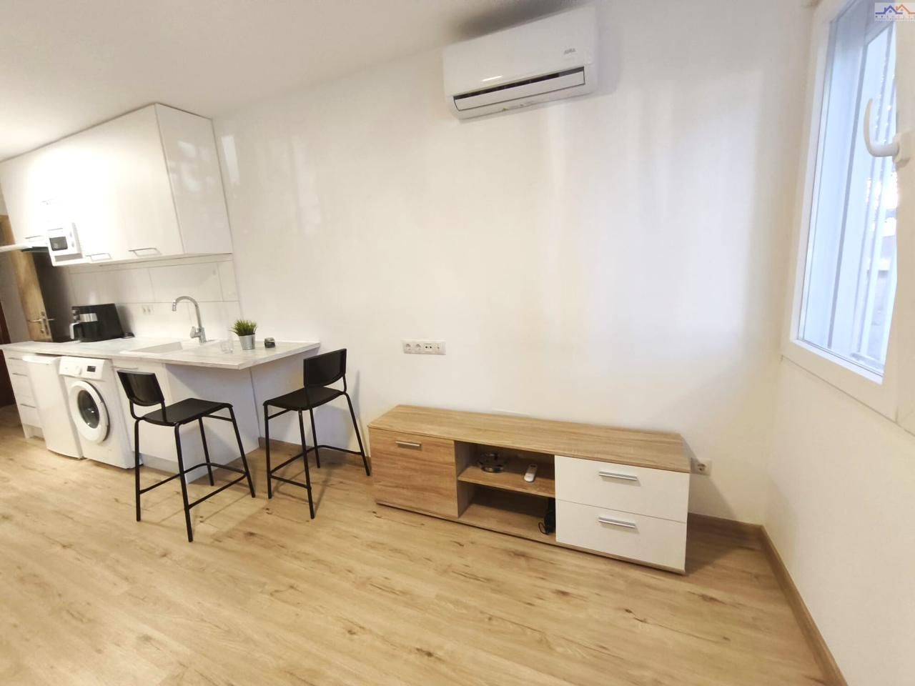 Cuina de Estudi de lloguer en  Madrid Capital amb Aire condicionat i Moblat