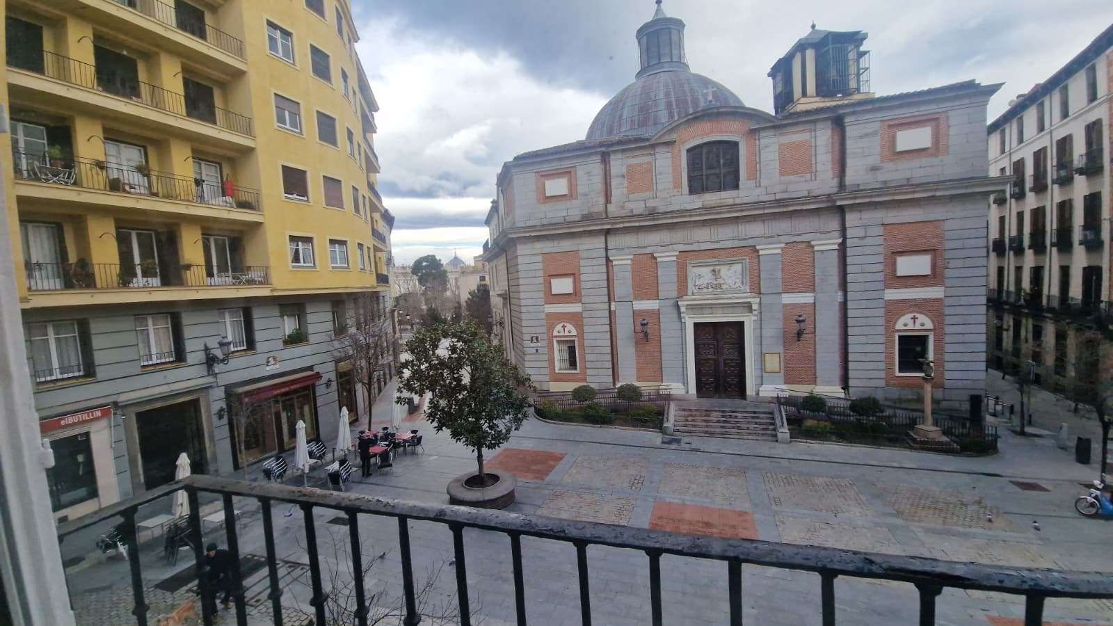 Vista exterior de Apartament per a compartir en  Madrid Capital amb Aire condicionat, Calefacció i Terrassa