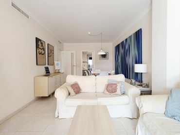 Flat with balcony to rent in Carrer Venecia 41