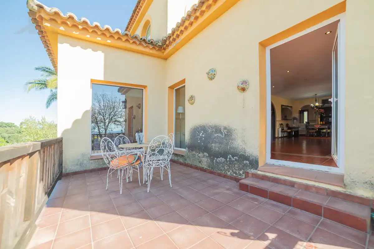Terrassa de Casa o xalet en venda en Sevilla la Nueva amb Calefacció, Jardí privat i Piscina