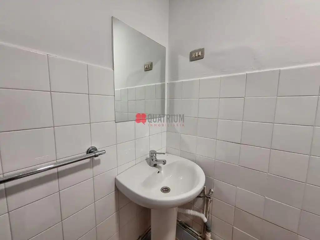 Bathroom of Flat for rent in Santiago de Compostela   with Heating and Furnished