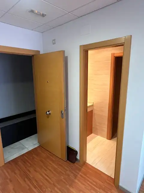 Büro zur Miete in Santander mit Klimaanlage, Heizung und Möbliert