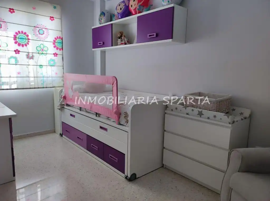 Habitación de Casa adosada en venta en Coria del Río con Aire acondicionado, Terraza y Trastero