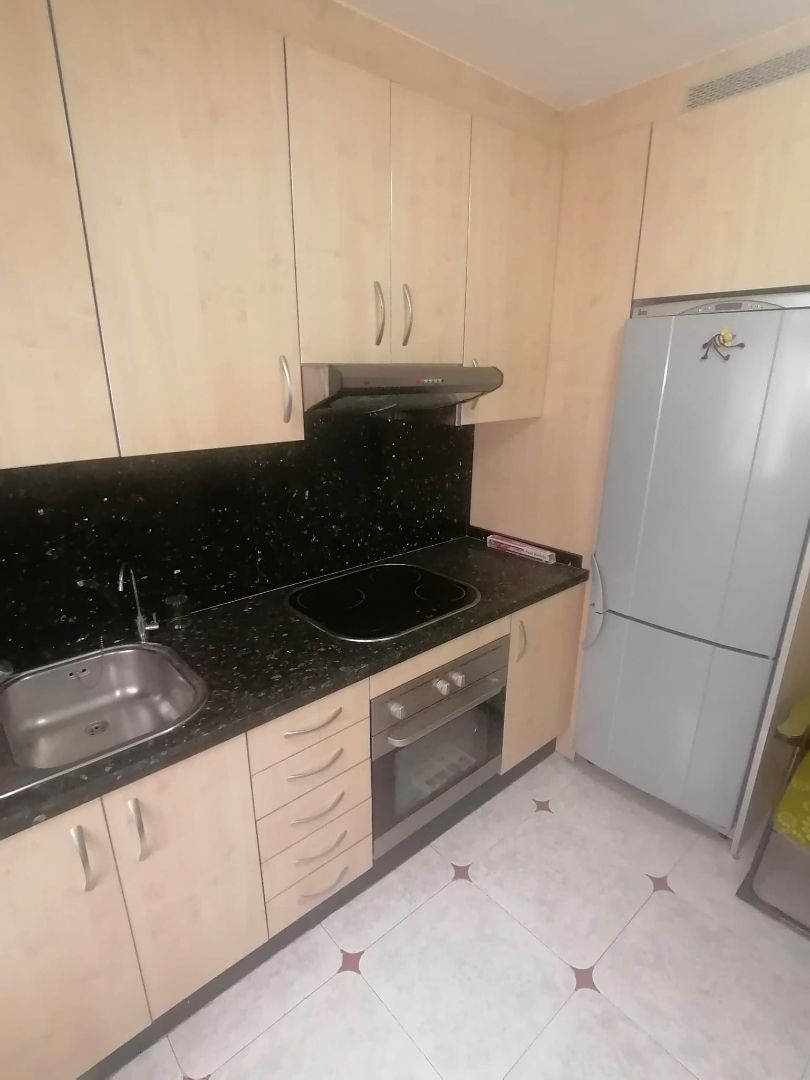 Cuina de Pis en venda en Gijón  amb Calefacció, Moblat i Forn