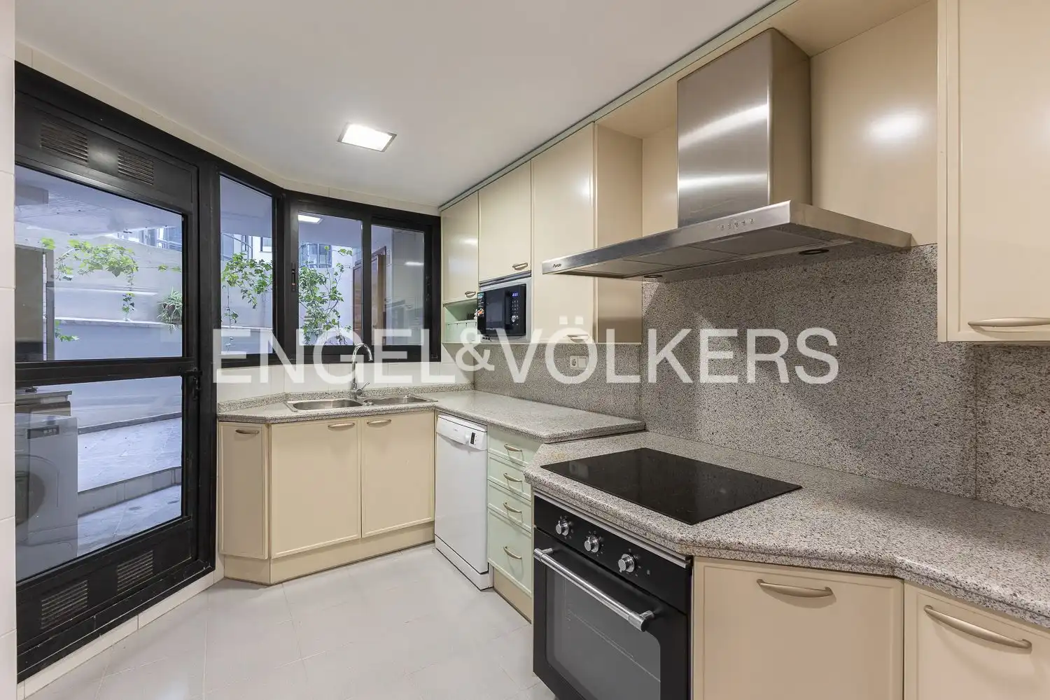 Kitchen of Flat for rent in Valencia  with Air Conditioner, Heating and Terrace
