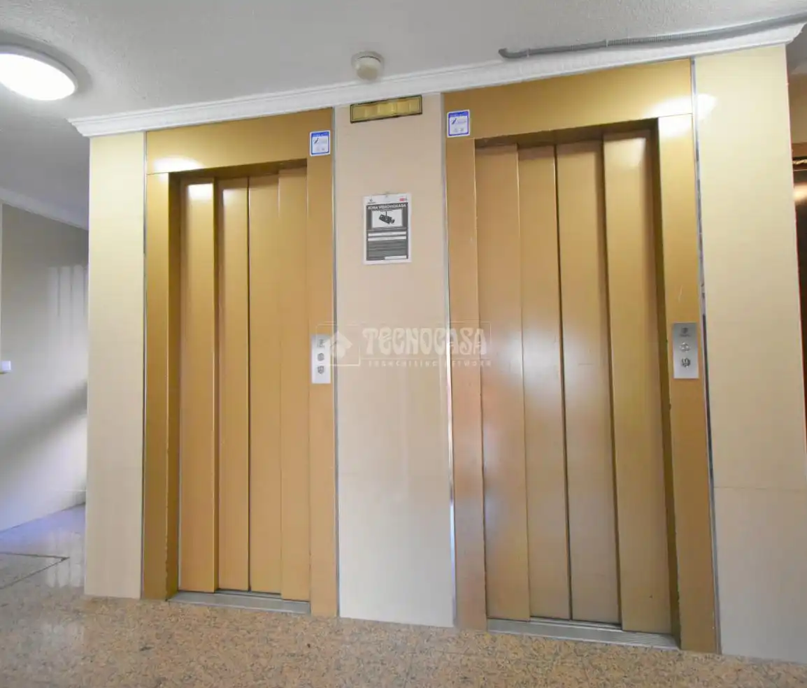 Piso en venta en Madrid con Calefacción, Parquet y Terraza