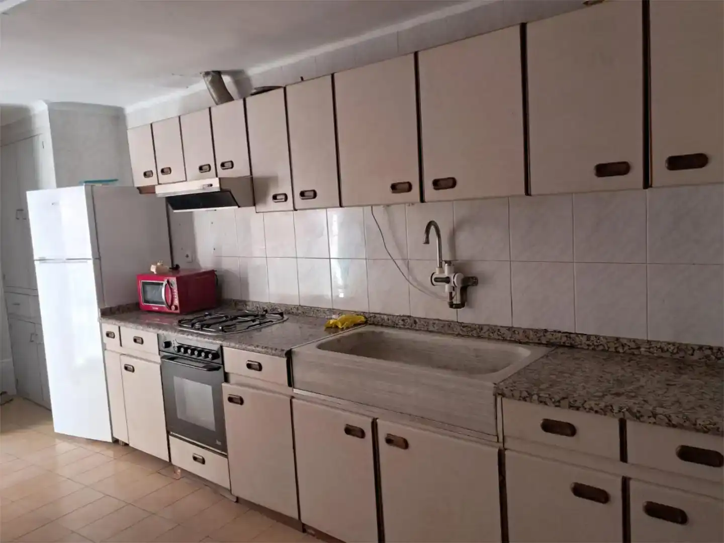 Cuina de Casa o xalet de lloguer en Magallón amb Jardí privat, Traster i Moblat
