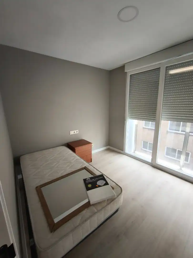 Habitación de Piso de alquiler en Santiago de Compostela  con Calefacción, Parquet y Amueblado
