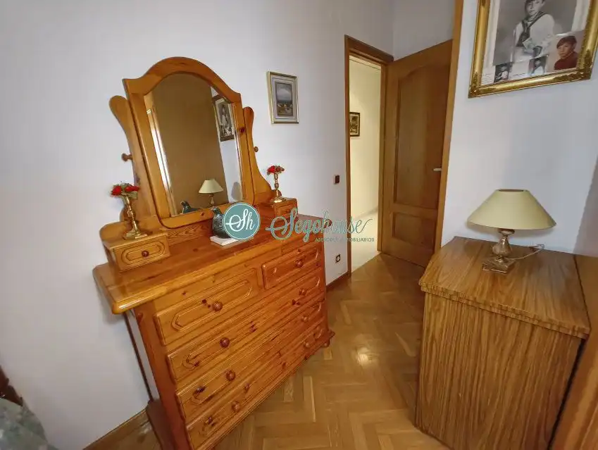 Habitación de Piso en venta en Segovia con Calefacción, Trastero y Balcón