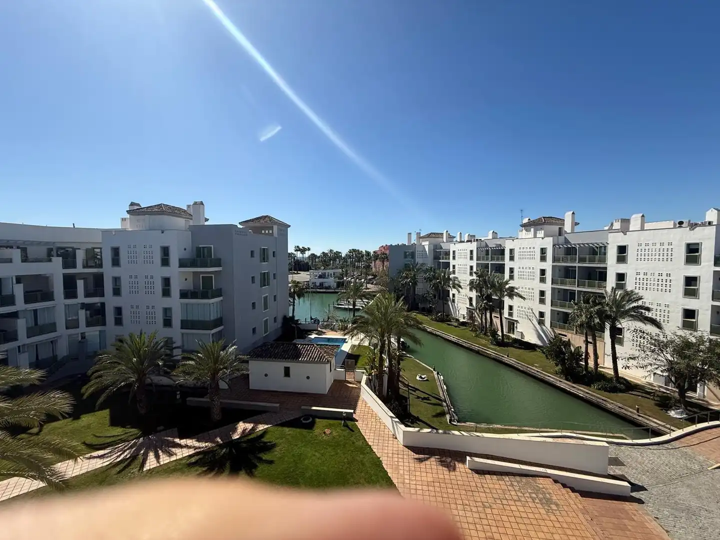 Vista exterior de Apartament en venda en Sotogrande amb Jardí privat, Terrassa i Piscina comunitària