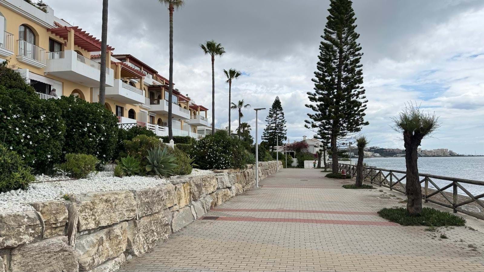 Exterior view of Flat to rent in Estepona  with Air Conditioner, Terrace and Swimming Pool