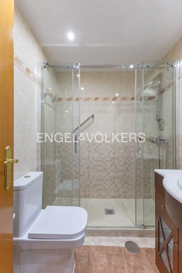 Bathroom of Attic for sale in Pozuelo de Alarcón  with Air Conditioner, Heating and Balcony