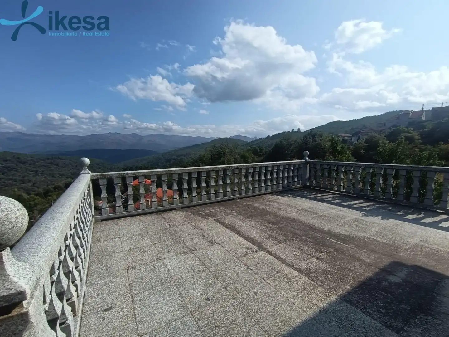 Terrassa de Casa o xalet en venda en Entrimo amb Jardí privat