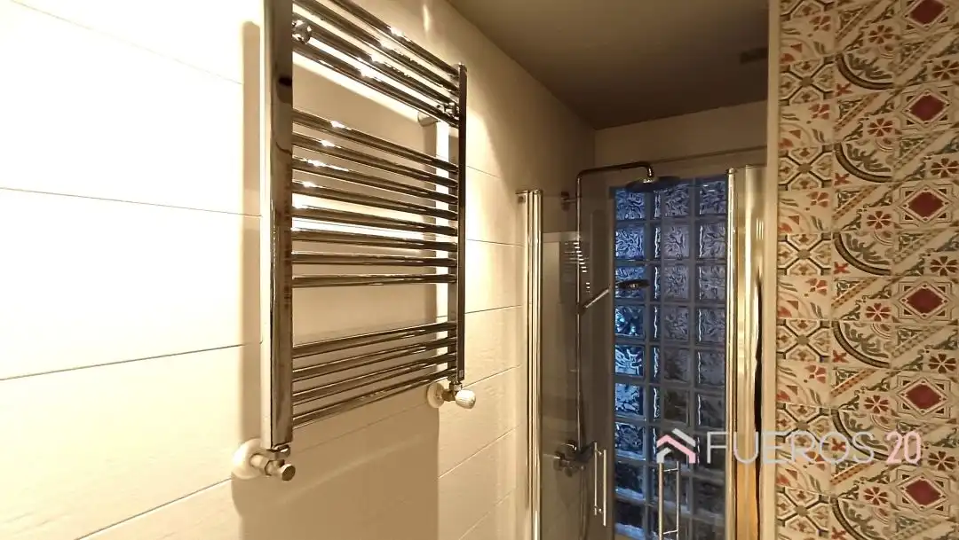 Baño de Piso en venta en Barakaldo  con Calefacción, Terraza y Balcón