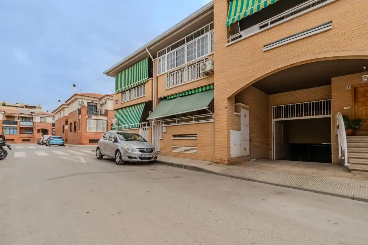 Vista exterior de Casa adosada en venda en Murcia amb Calefacció, Jardí privat i Terrassa