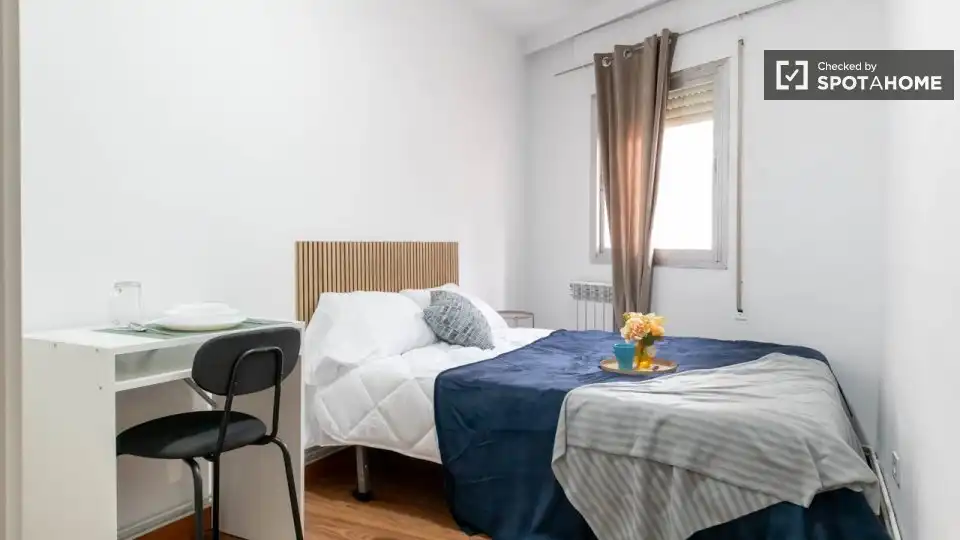 Bedroom of Flat for rent in Madrid  with Air Conditioner, Heating and Furnished
