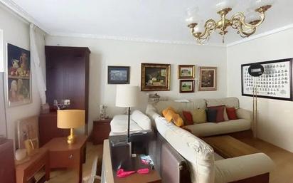 Sala d'estar de Pis en venda en Avilés amb Calefacció