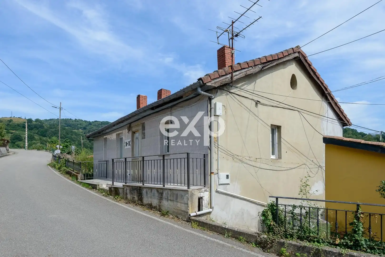 Vista exterior de Casa o xalet en venda en Langreo amb Terrassa i Traster