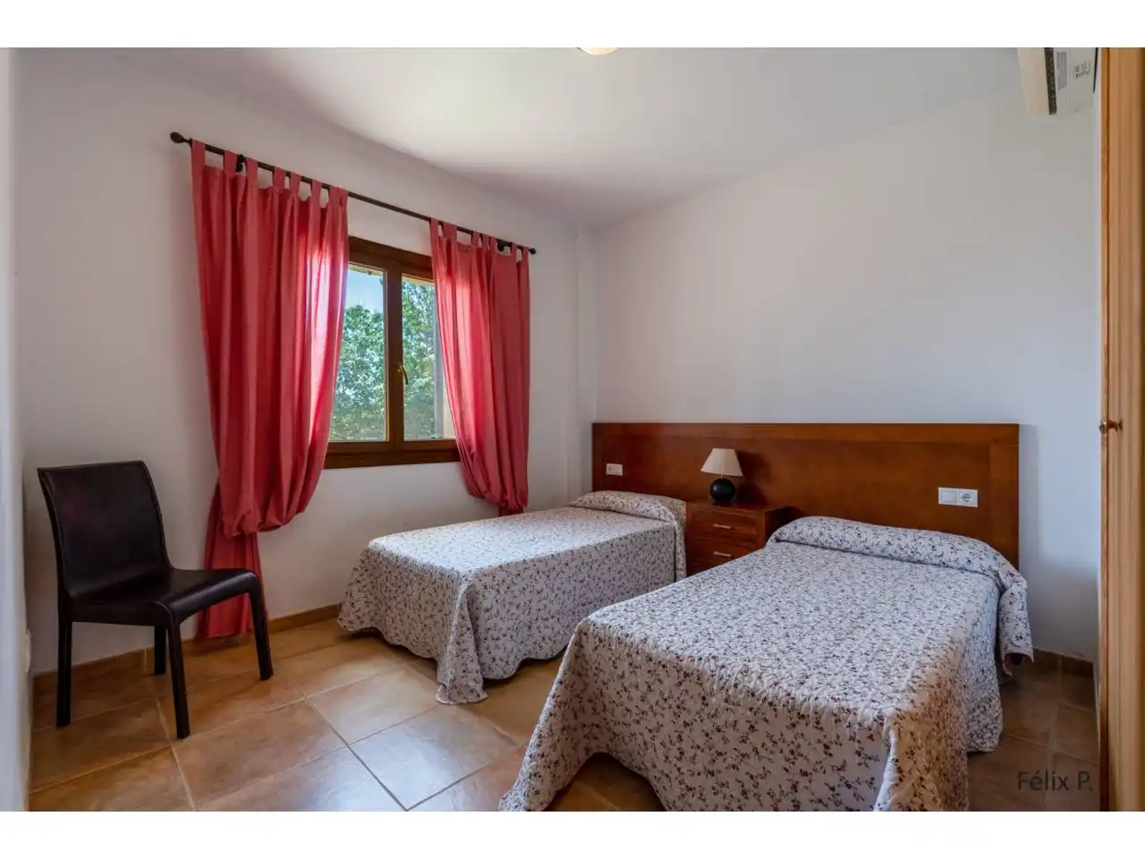 Dormitori de Finca rústica en venda en Muro amb Aire condicionat, Jardí privat i Terrassa
