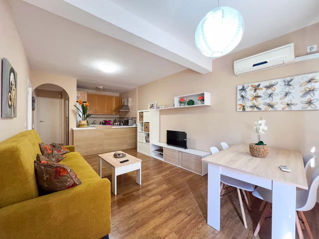 Sala d'estar de Casa o xalet en venda en Torrevieja amb Aire condicionat, Calefacció i Terrassa