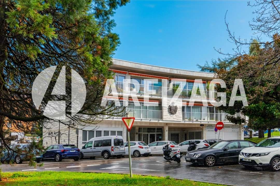 Exterior view of Flat for sale in Donostia - San Sebastián   with Heating, Terrace and Furnished