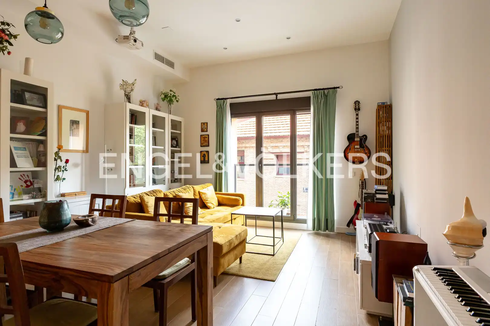 Vista exterior de Dúplex en venda en Madrid amb Aire condicionat, Calefacció i Jardí privat