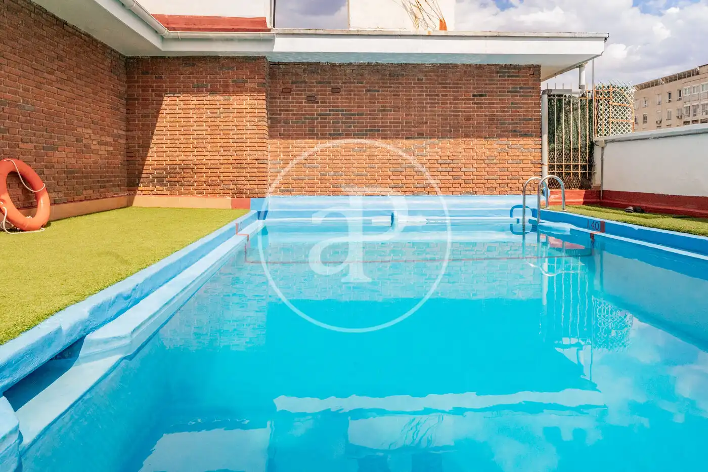 Piscina de Pis de lloguer en Madrid amb Aire condicionat, Calefacció i Traster