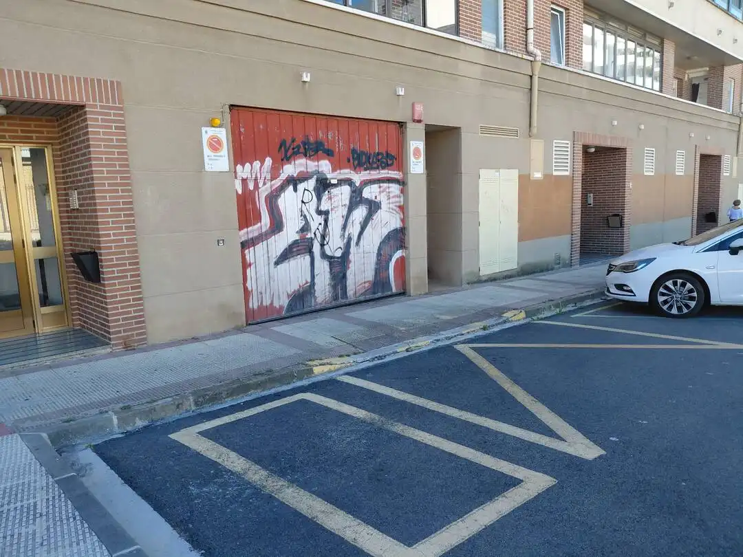 Parkplatz von Garage zur Miete in Barañáin / Barañain