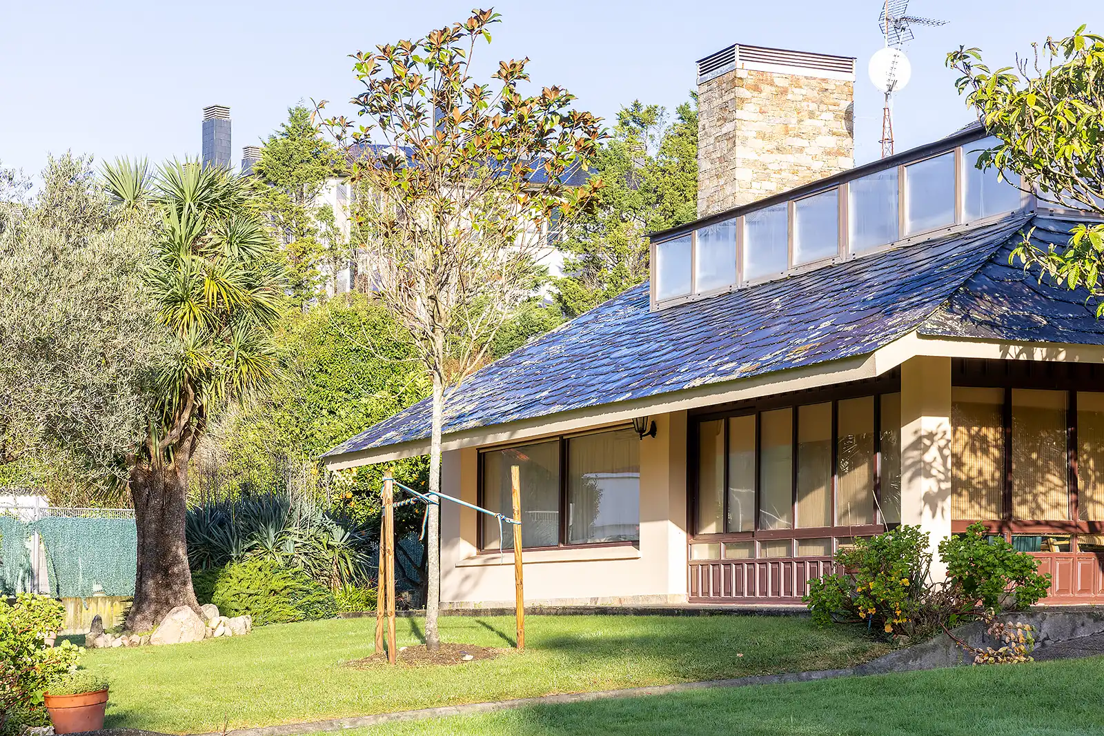 Vista exterior de Casa o chalet en venta en Oleiros con Calefacción, Jardín privado y Parquet