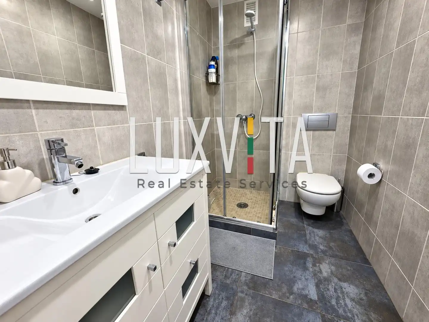 Bathroom of Apartments for sale in Playa de las Américas