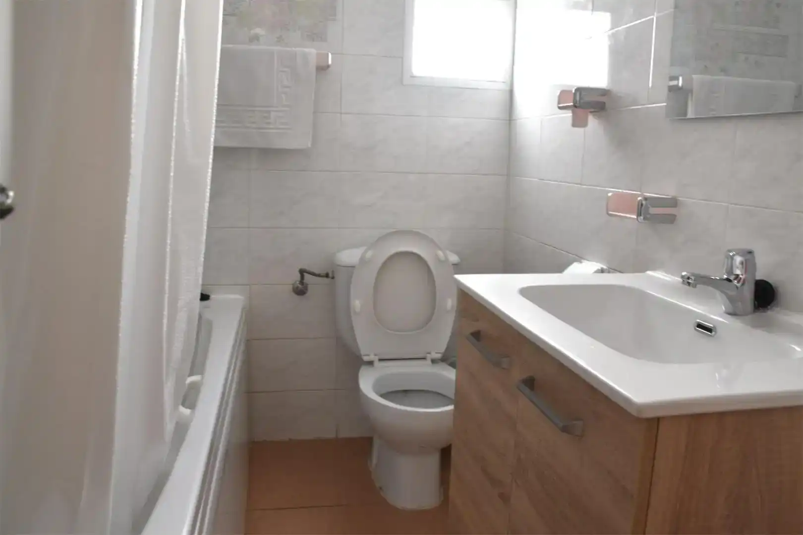 Bathroom of Flat for rent in Nerja  with Air Conditioner, Private garden and Swimming Pool