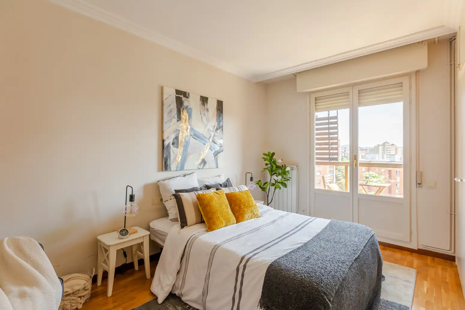 Habitación de Piso en venta en  Pamplona / Iruña con Parquet, Terraza y Trastero