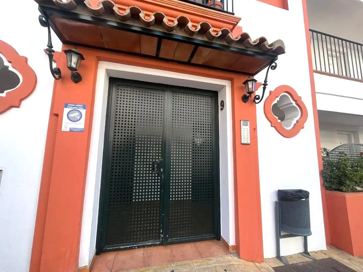 Vista exterior de Pis en venda en Estepona